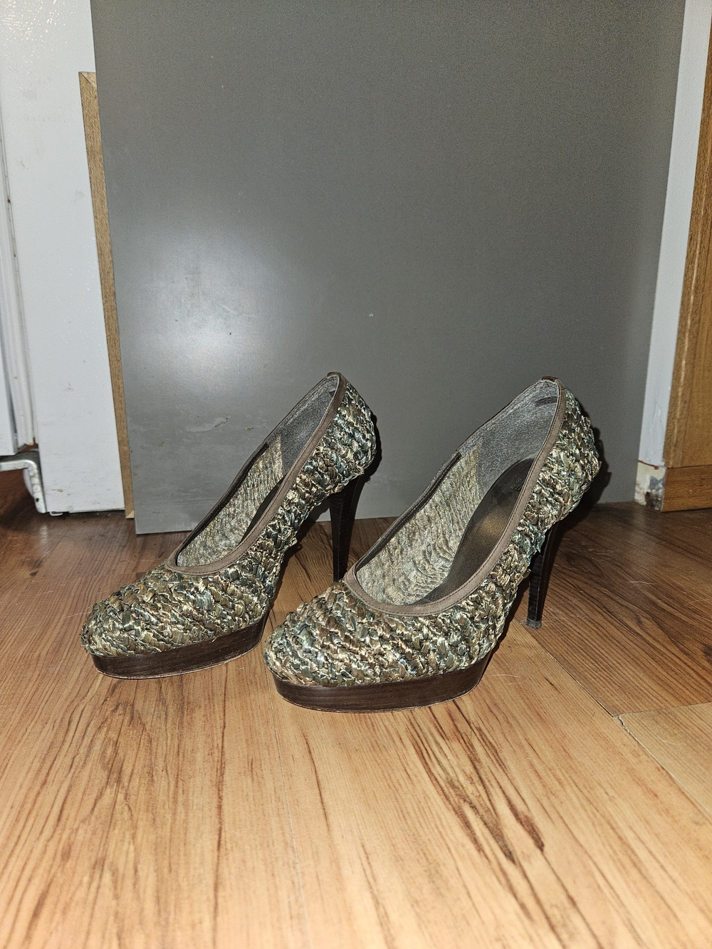 Stuart Weitzman Swoon Platforms - Picture 2 of 5